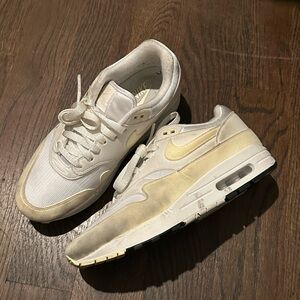 Nike White and Cream/Yellow Suede Air Max